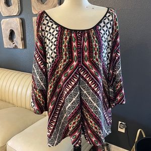 Gibson and Latimer Blousy Graphic Top Cold Shoulder Size Large